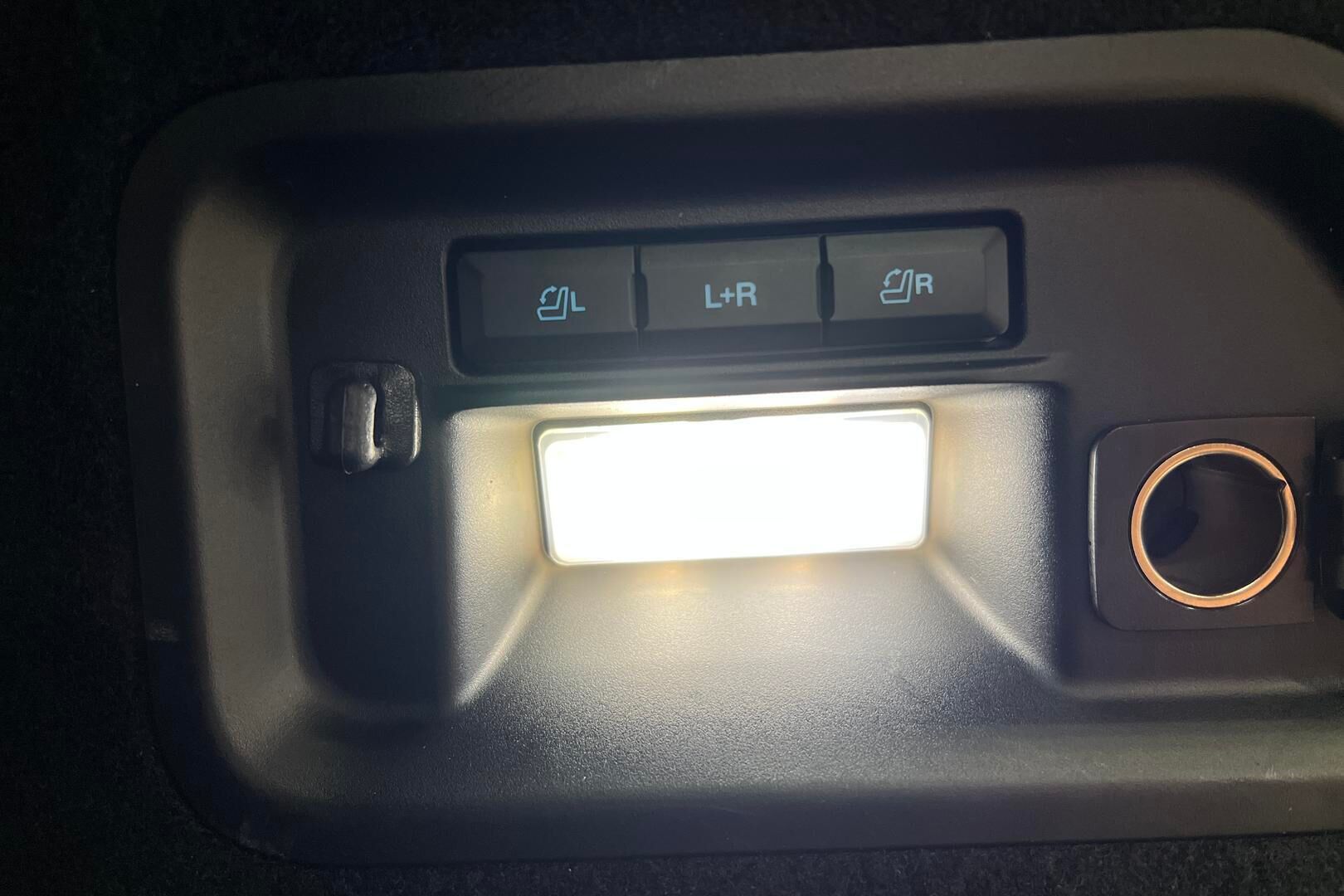 FORD EXPLORER iso kuva 40