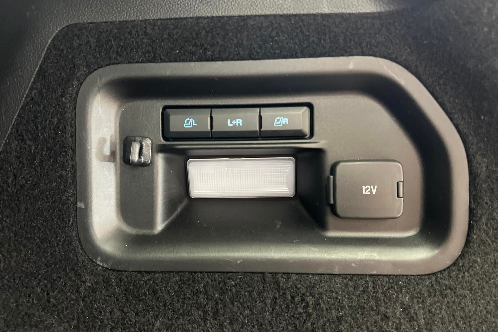 FORD EXPLORER iso kuva 45