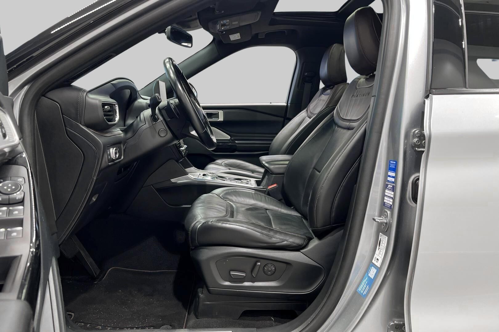FORD EXPLORER iso kuva 9