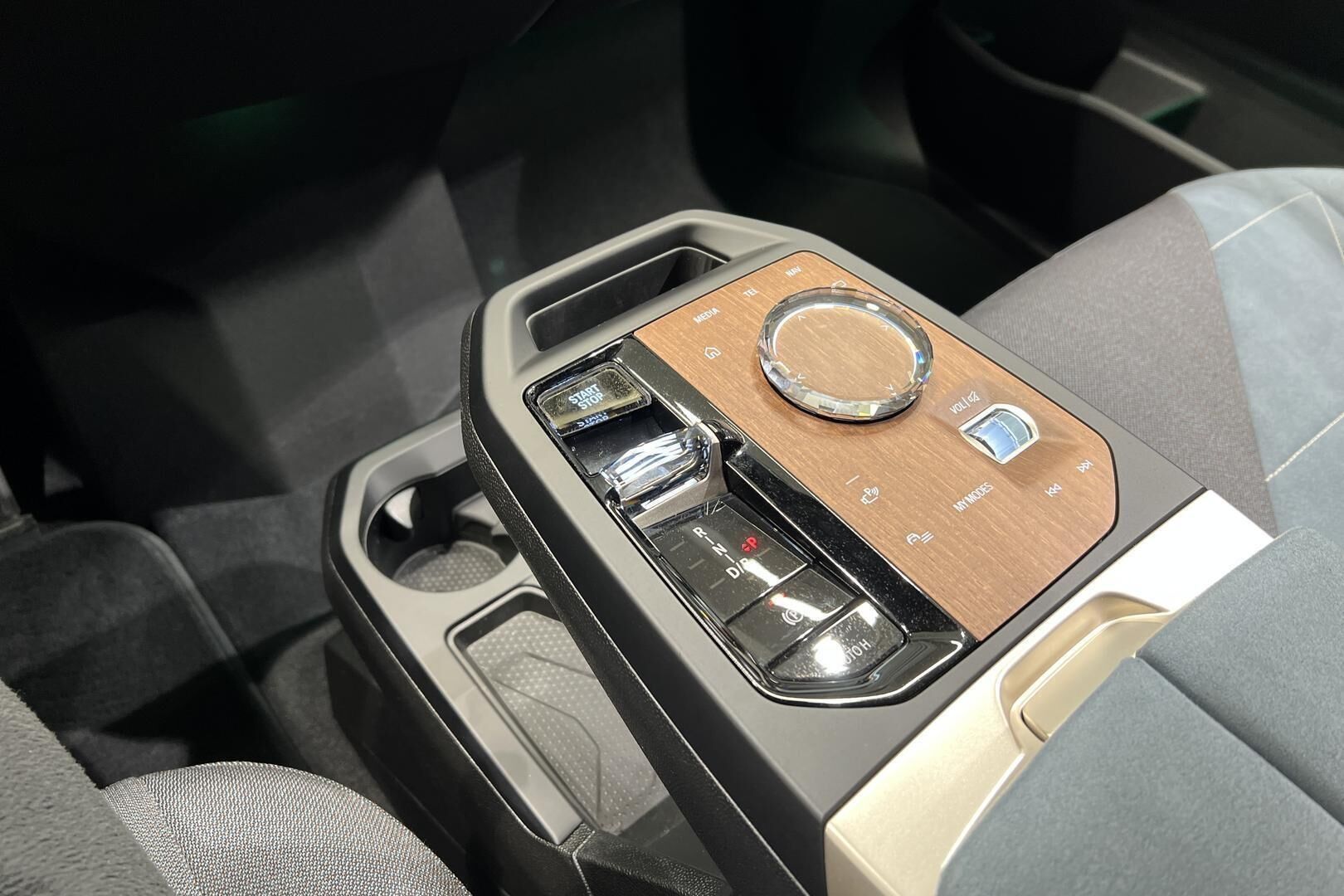 BMW IX iso kuva 22