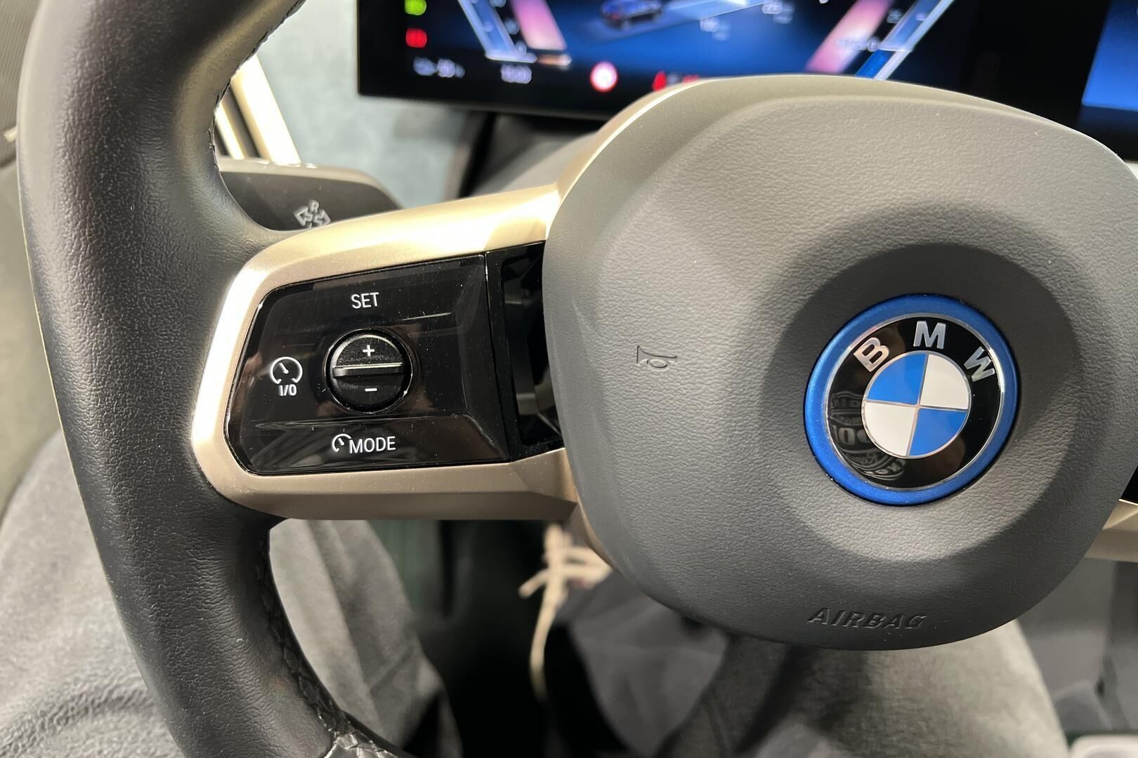 BMW IX iso kuva 28