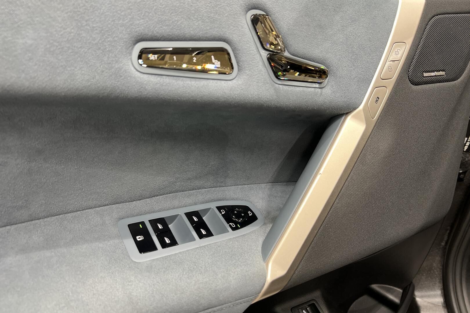 BMW IX iso kuva 35