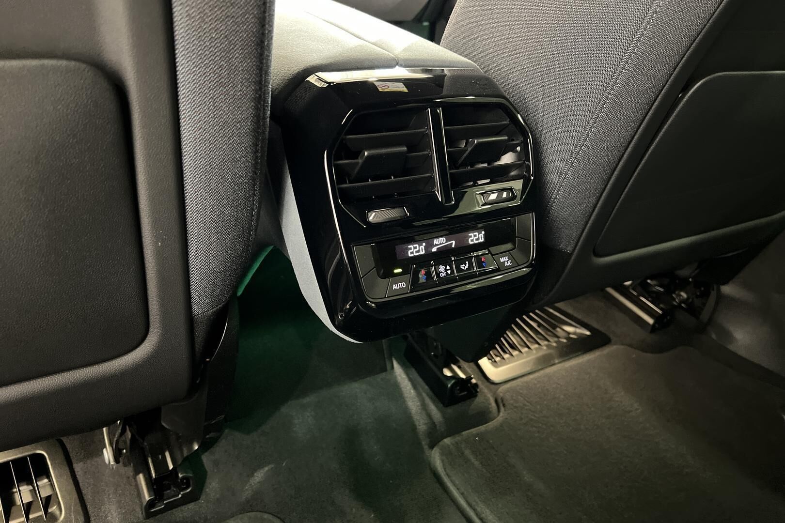 BMW IX iso kuva 36