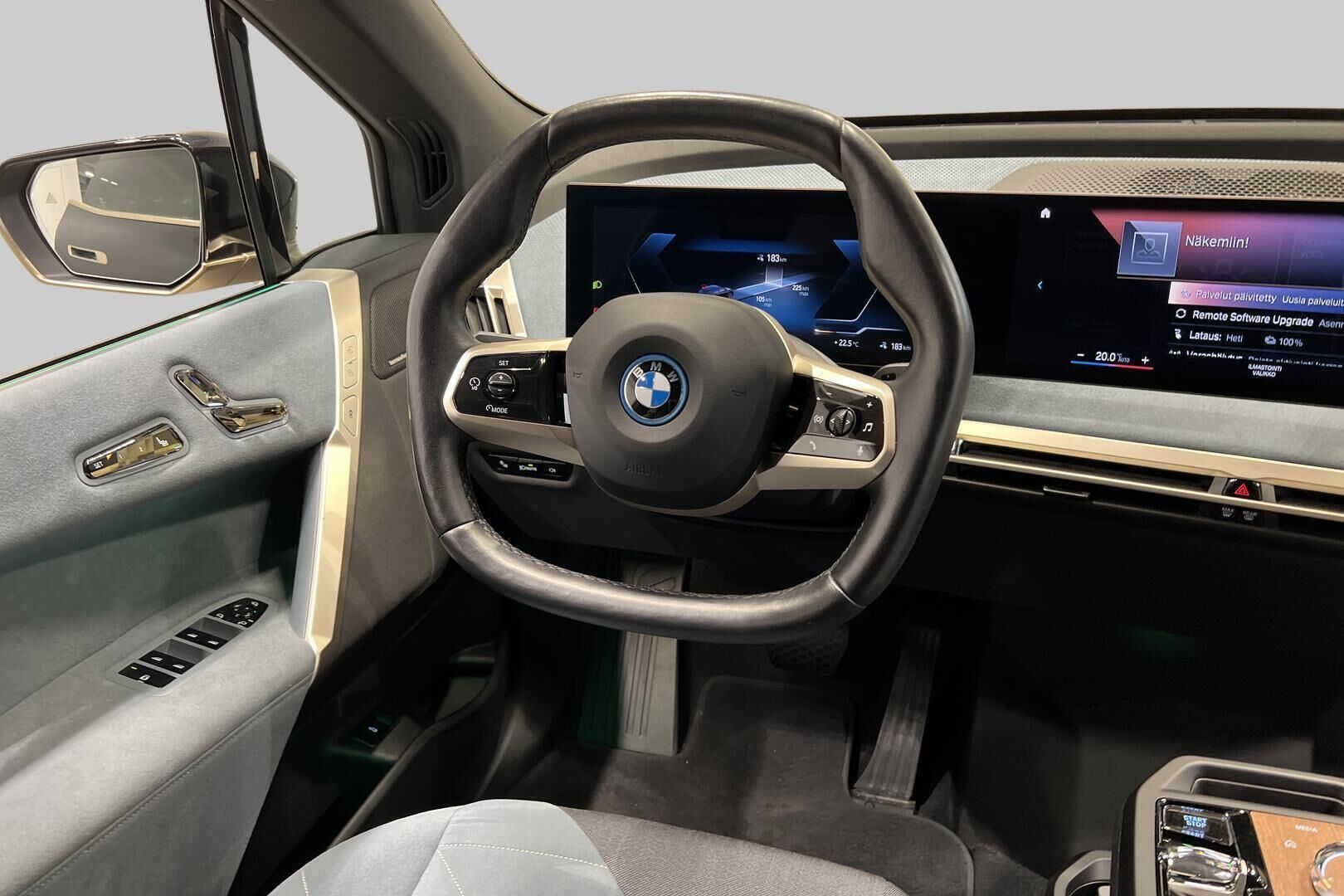 BMW IX iso kuva 40