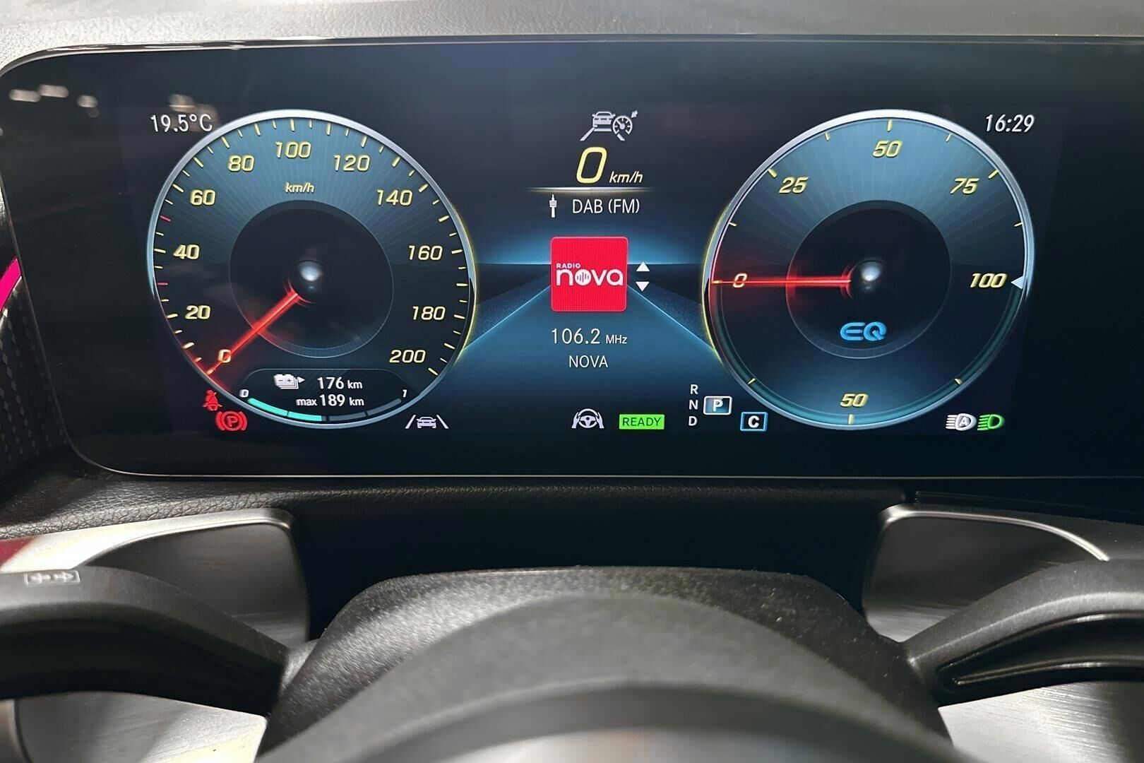 MERCEDES-BENZ EQB iso kuva 14