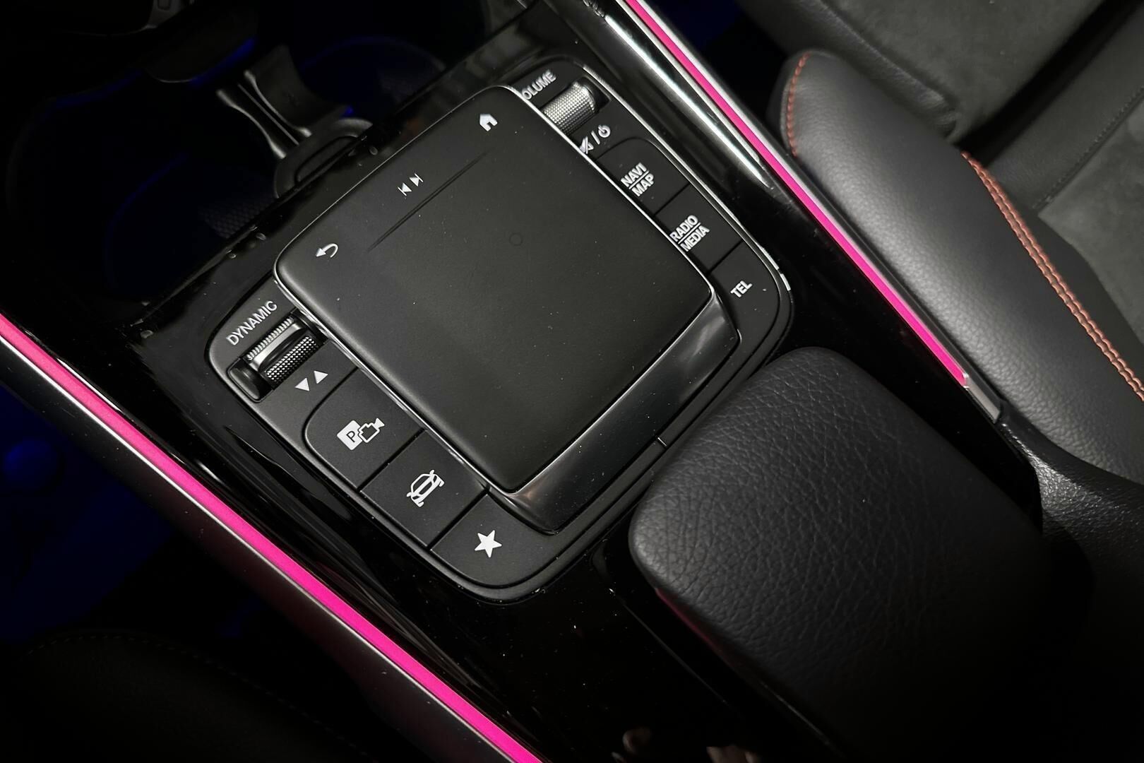 MERCEDES-BENZ EQB iso kuva 24