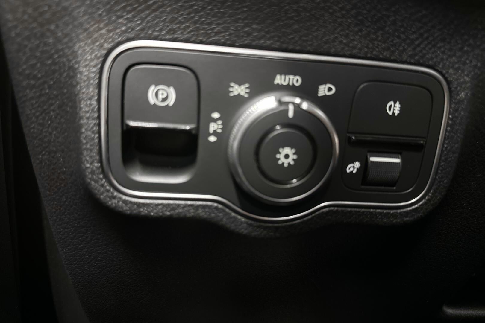 MERCEDES-BENZ EQB iso kuva 29