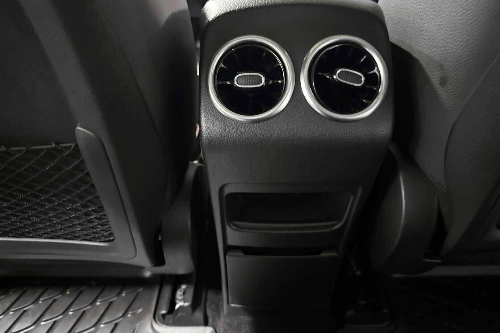 MERCEDES-BENZ EQB iso kuva 31