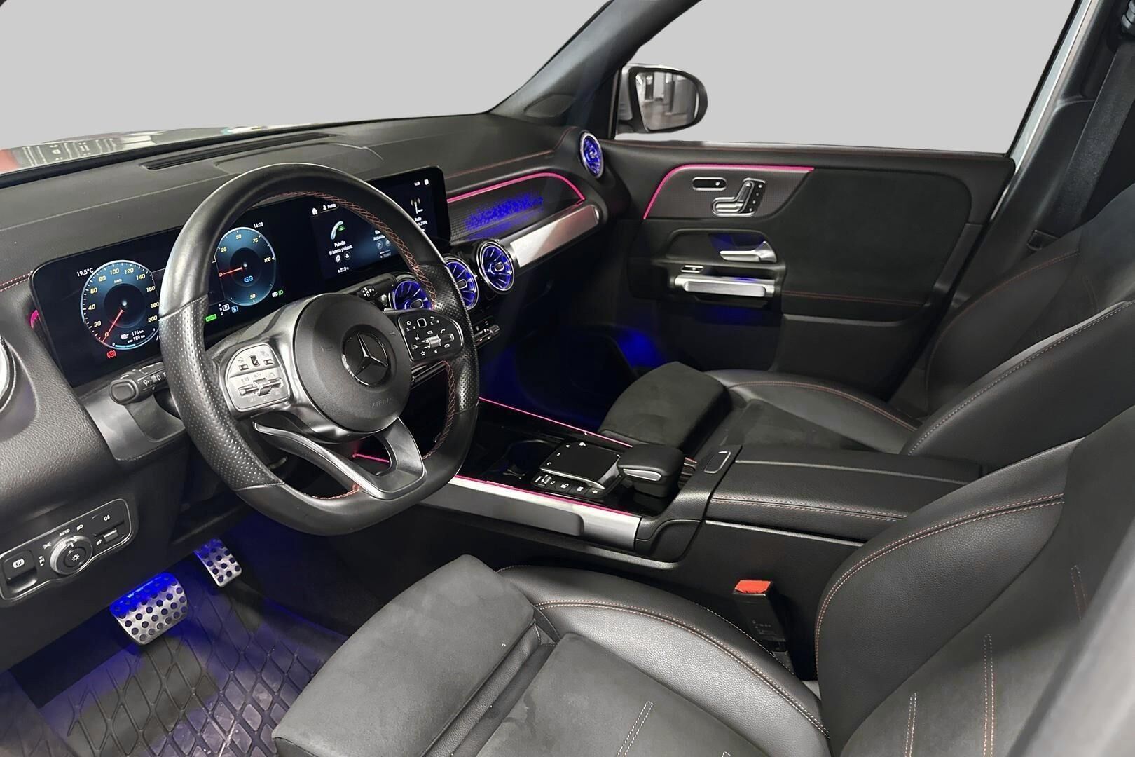 MERCEDES-BENZ EQB iso kuva 9