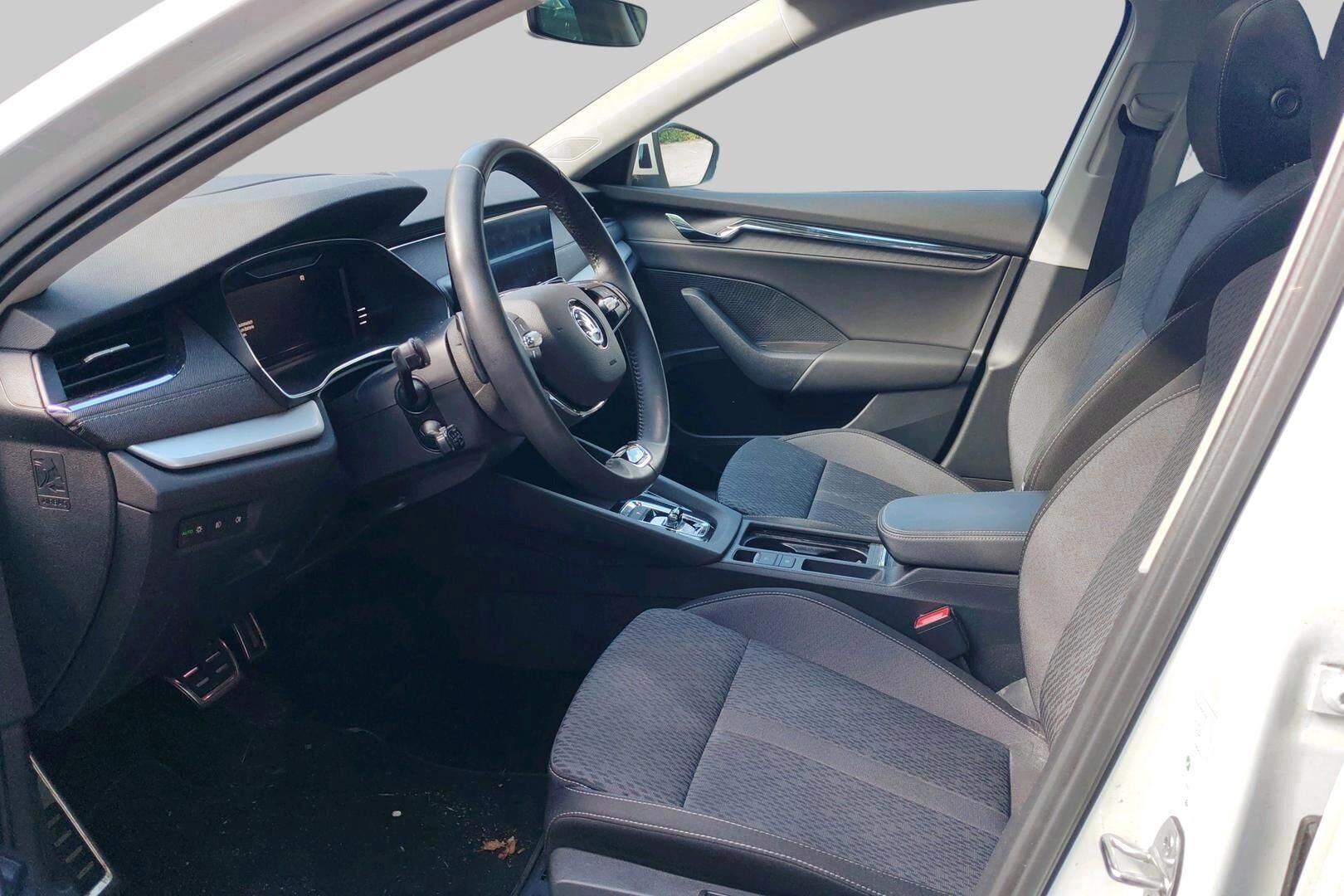 SKODA OCTAVIA iso kuva 2
