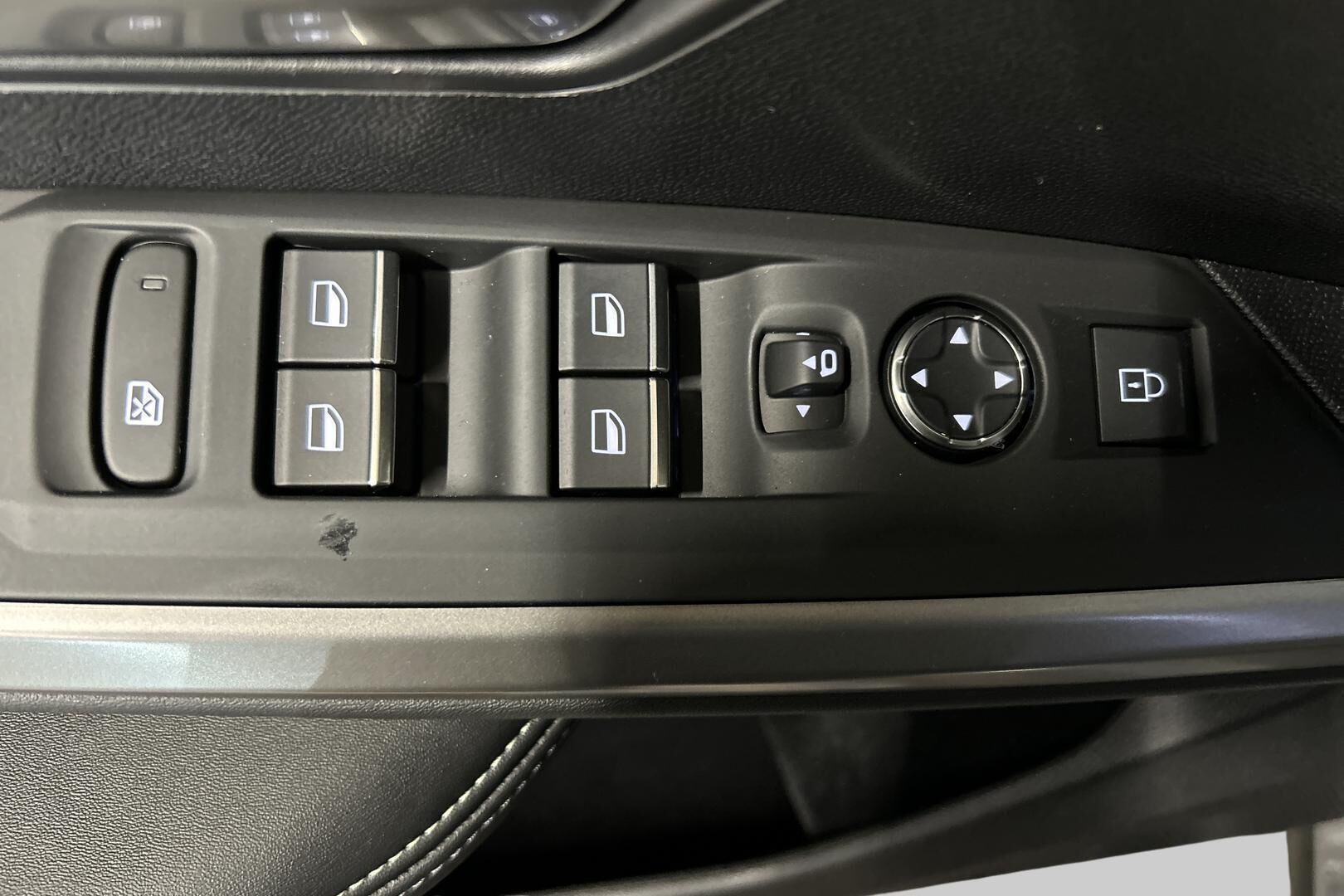 PEUGEOT 3008 iso kuva 8