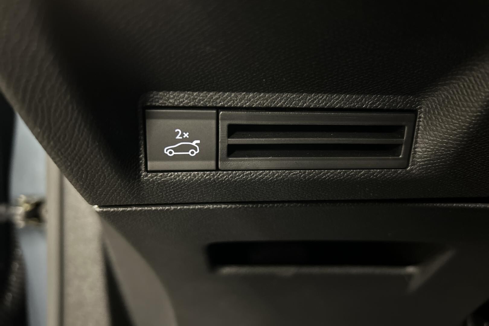 PEUGEOT 3008 iso kuva 18