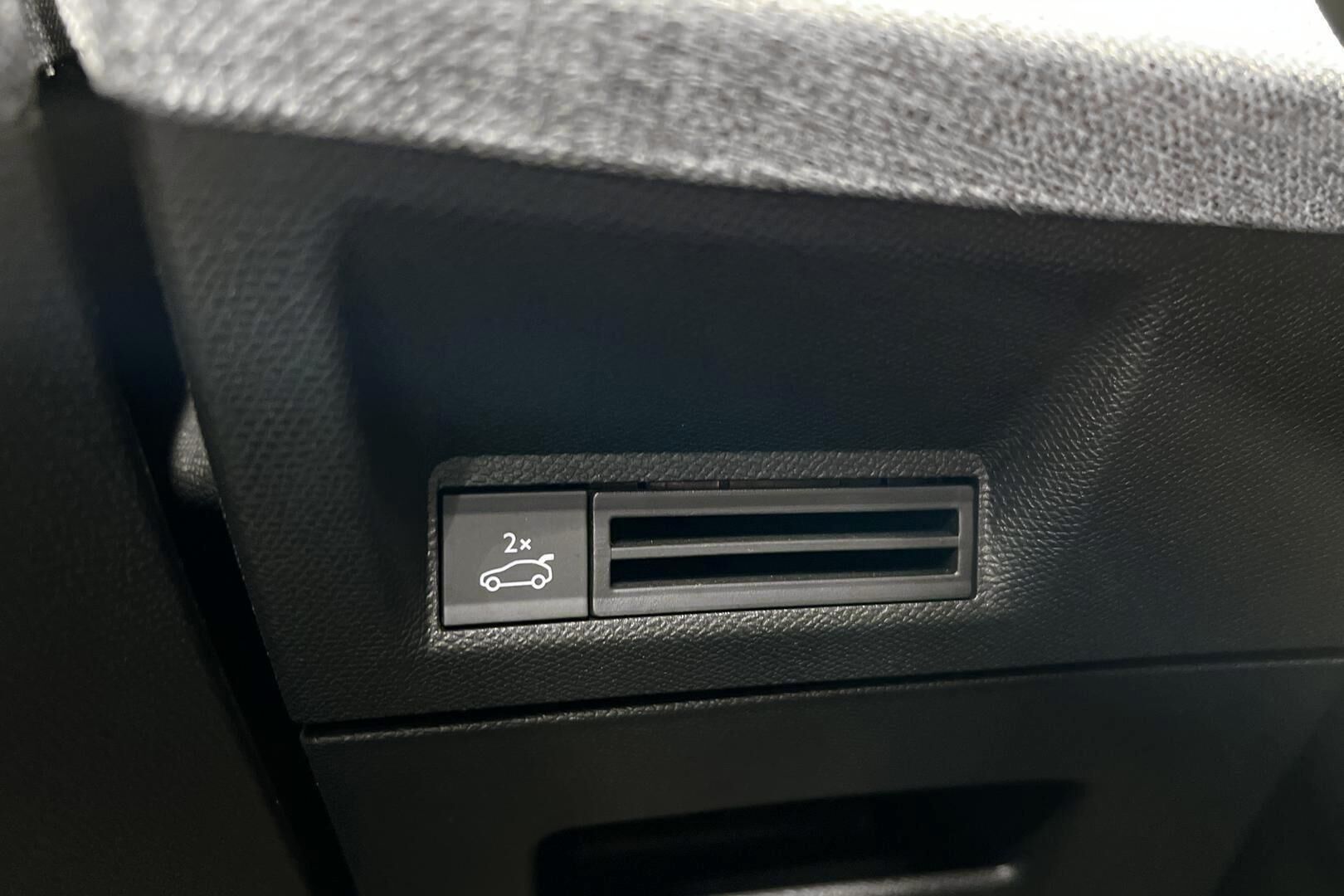PEUGEOT 3008 iso kuva 29
