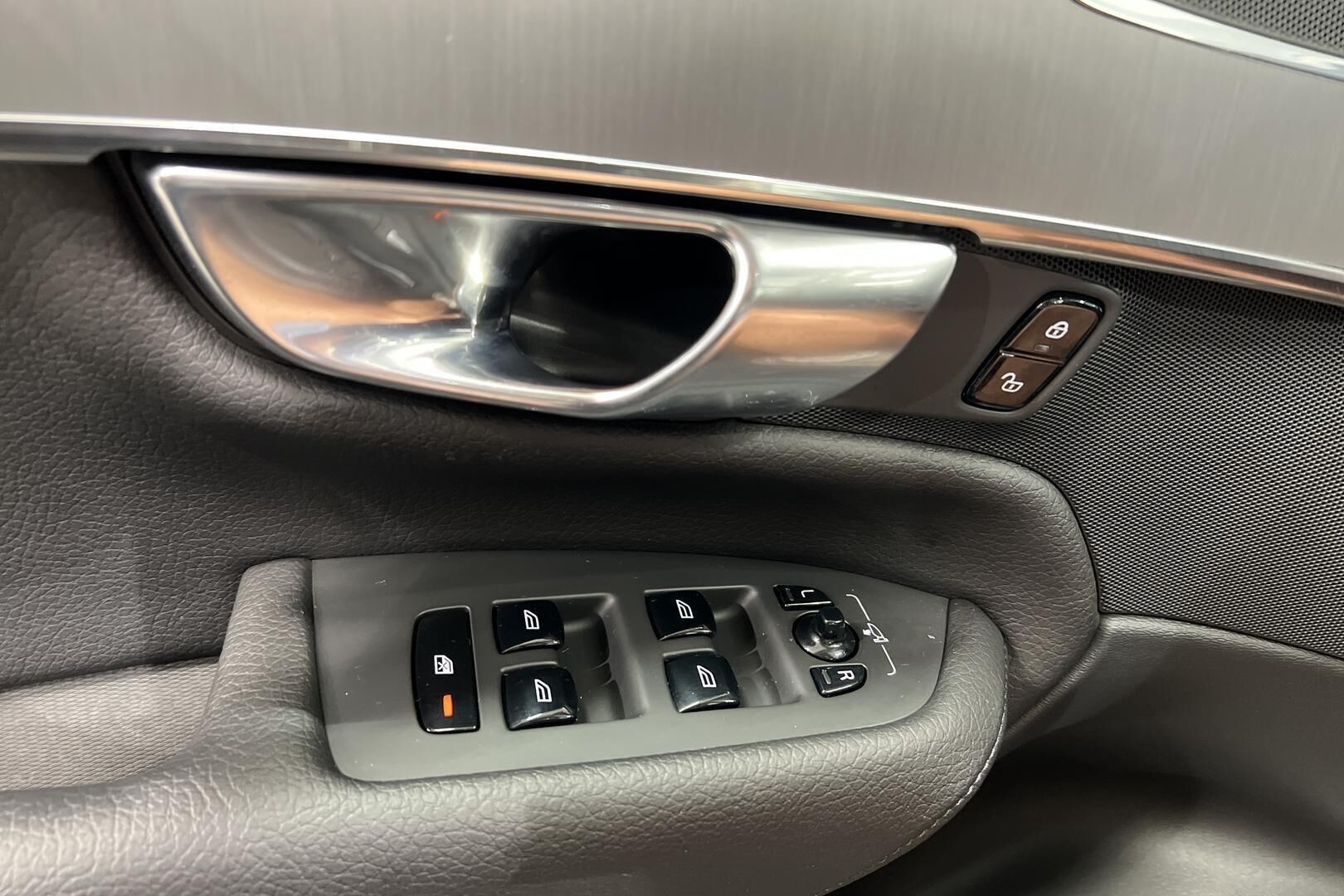 VOLVO XC90 iso kuva 25