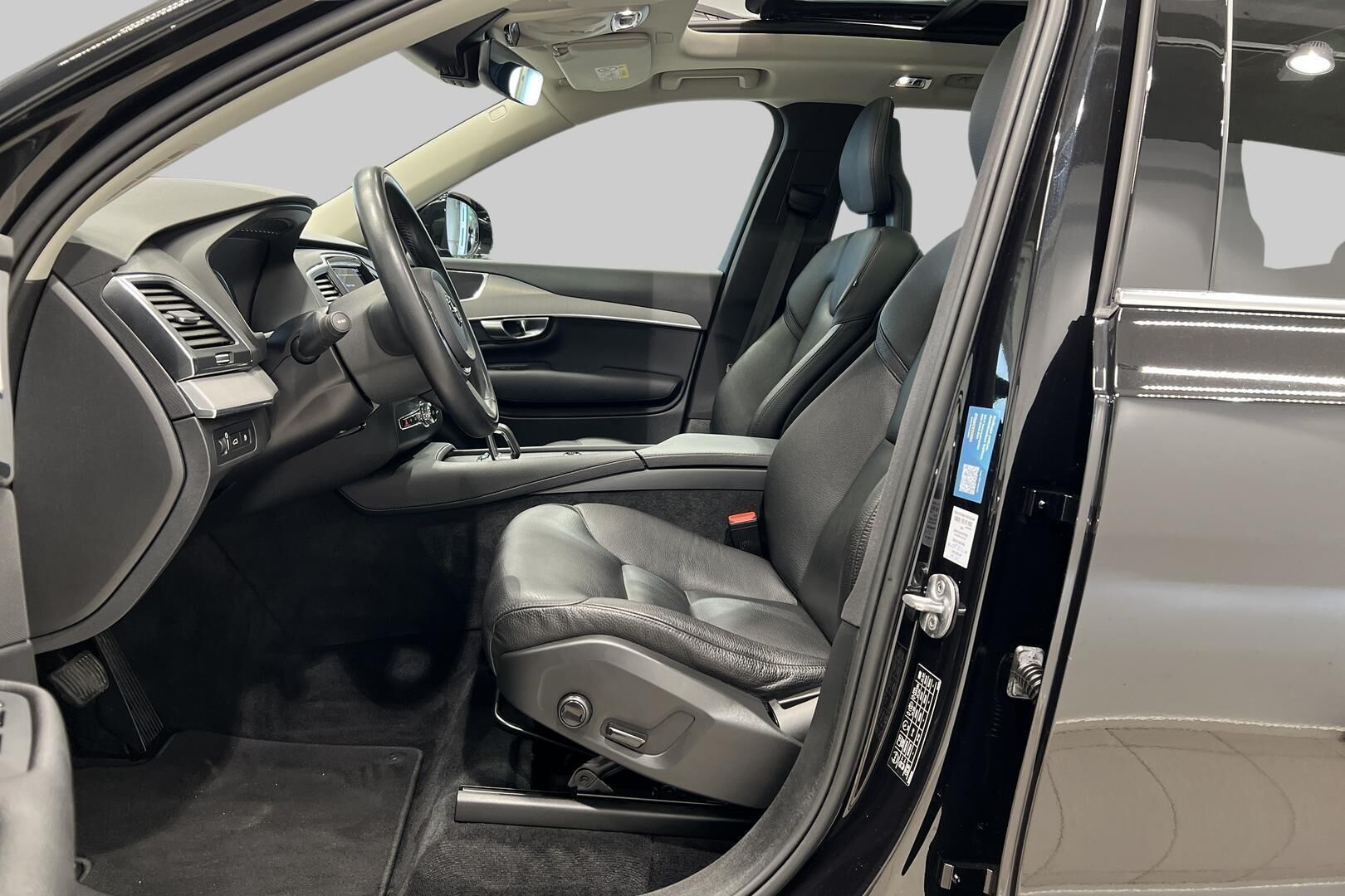 VOLVO XC90 iso kuva 9