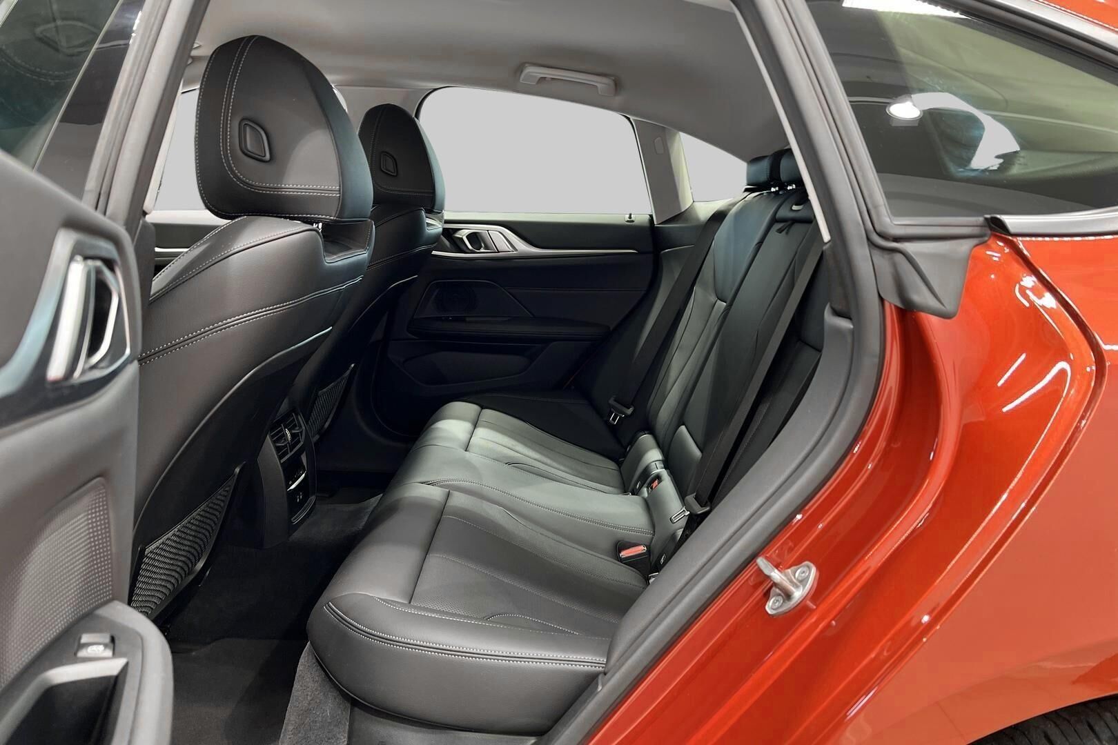 BMW I4 iso kuva 10
