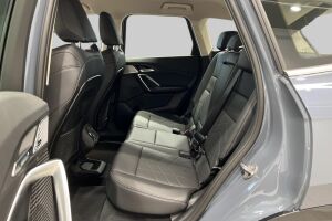 BMW iX1 esikatselu 10