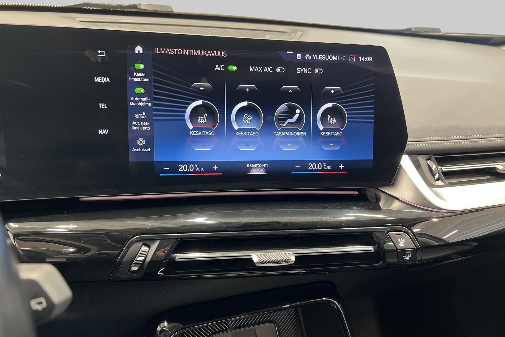 BMW iX1 iso kuva 41