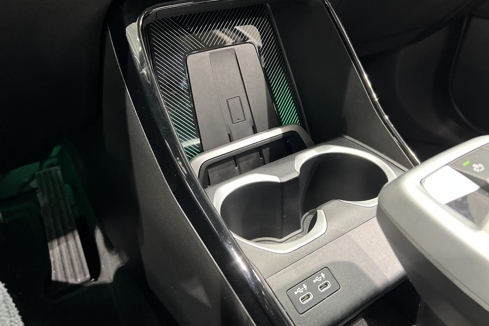 BMW iX1 iso kuva 22