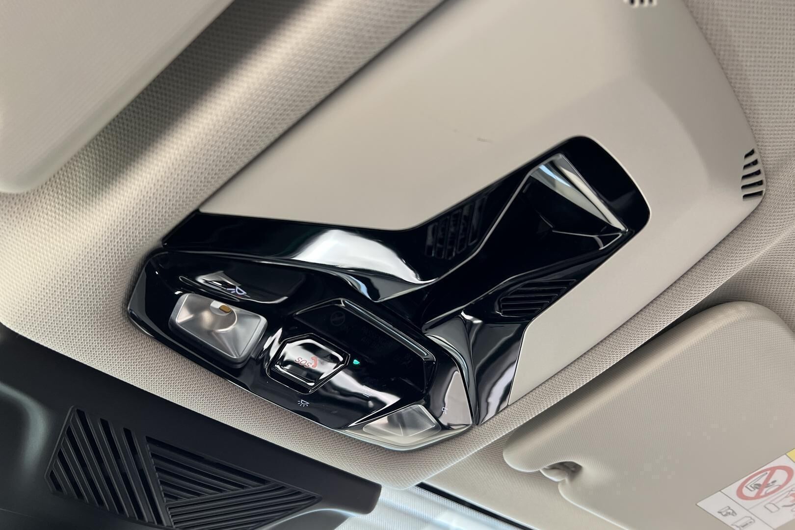BMW iX1 iso kuva 25