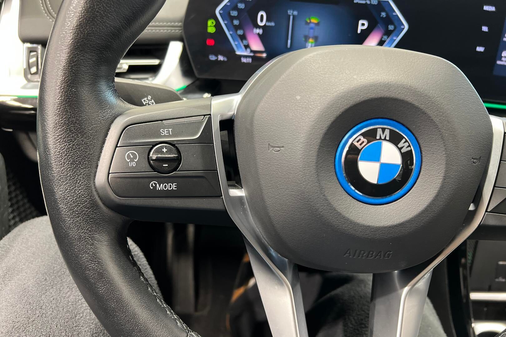 BMW iX1 iso kuva 27