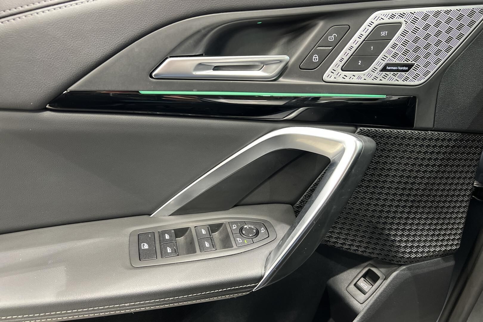 BMW iX1 iso kuva 30