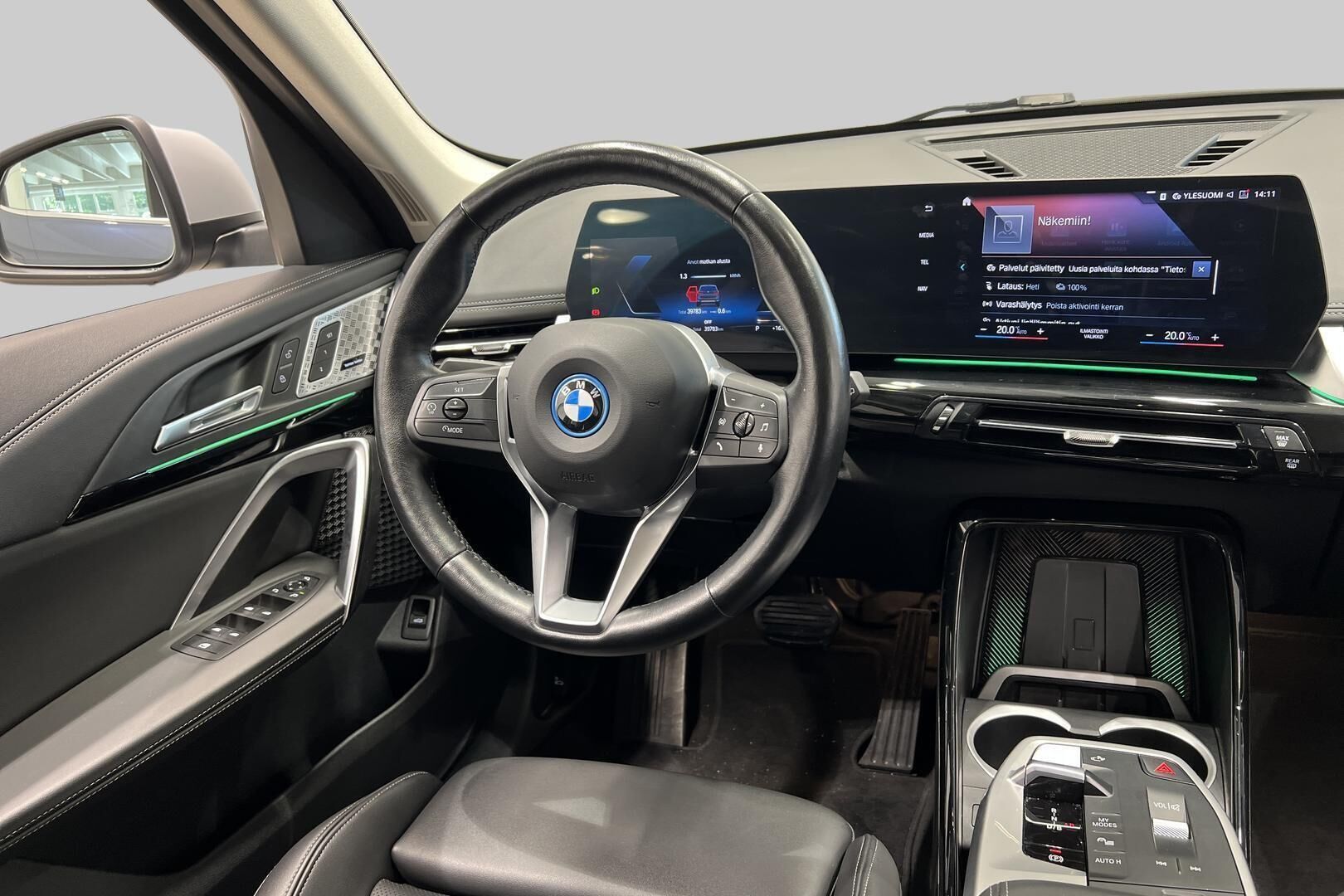 BMW iX1 iso kuva 33