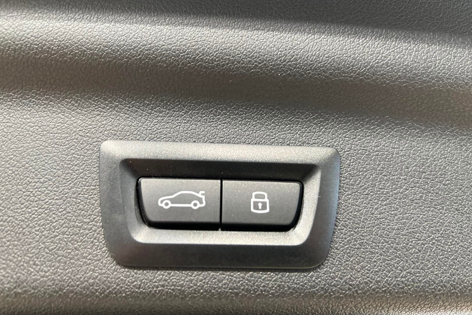 BMW iX1 iso kuva 36