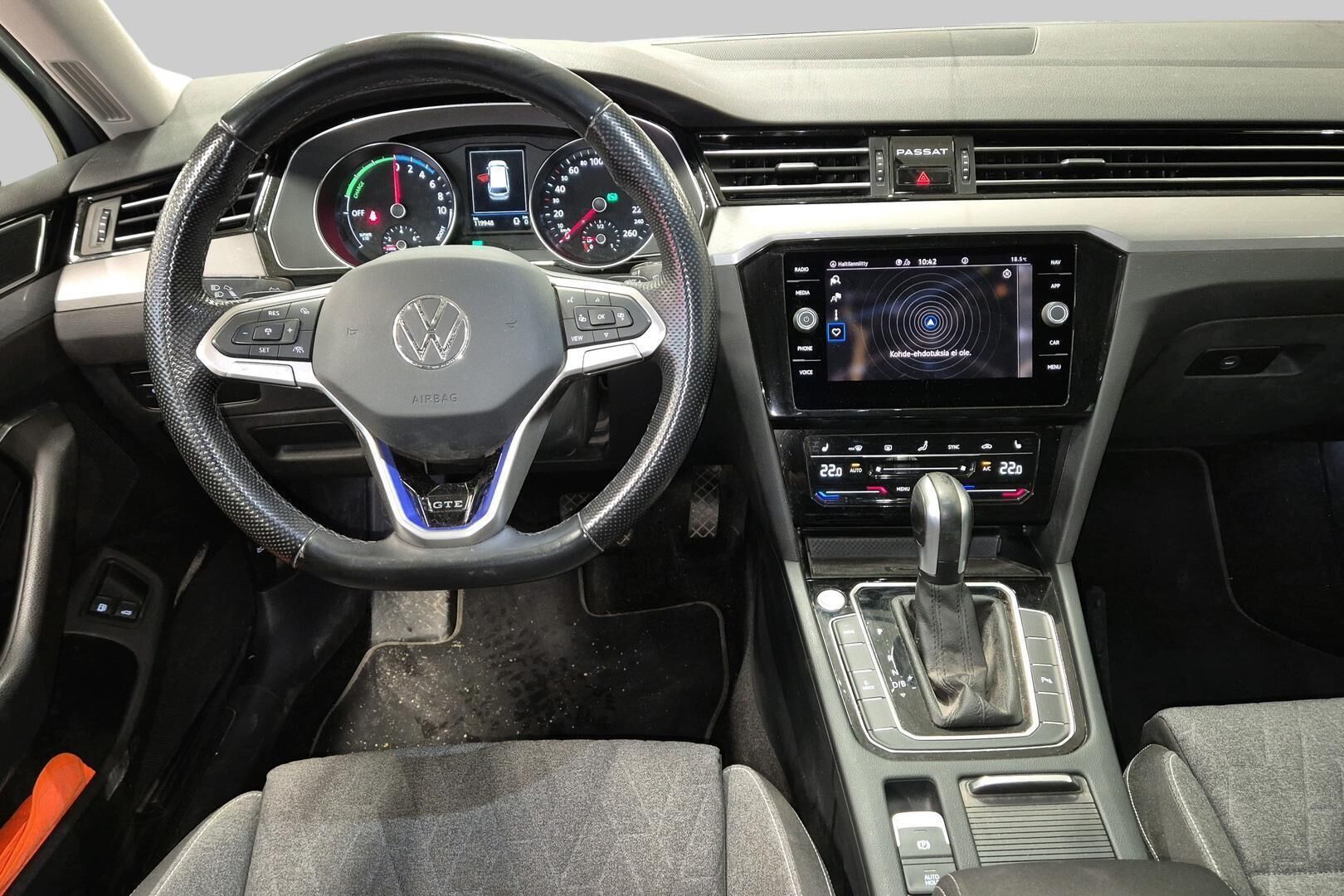 VOLKSWAGEN PASSAT iso kuva 2