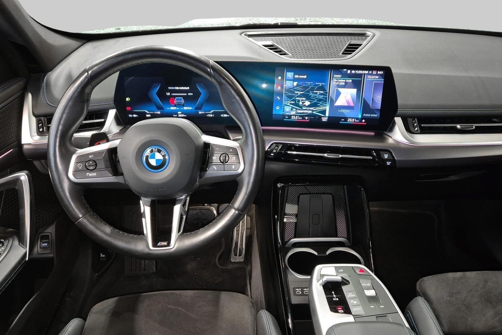 BMW IX1 iso kuva 1