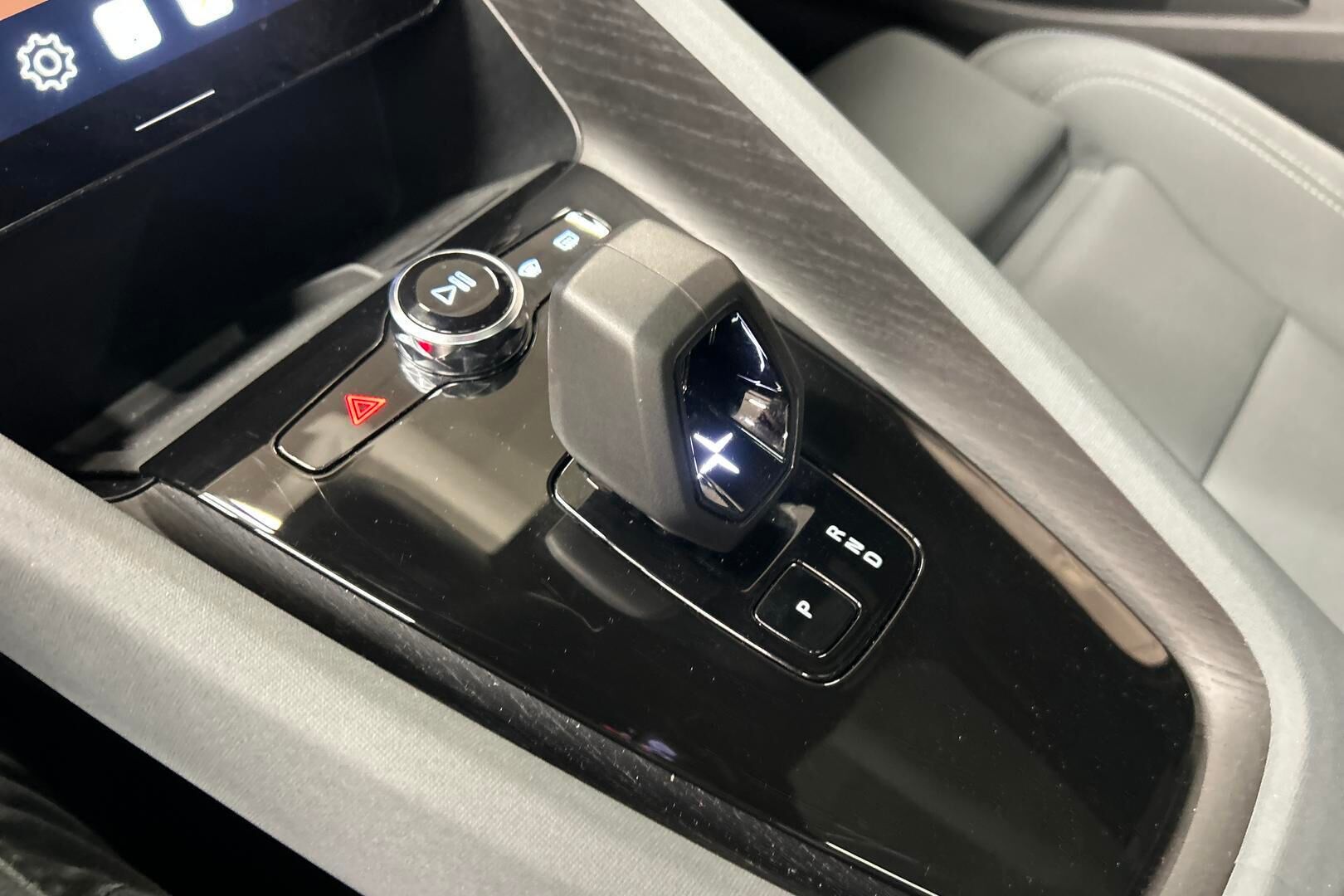 POLESTAR 2 iso kuva 12