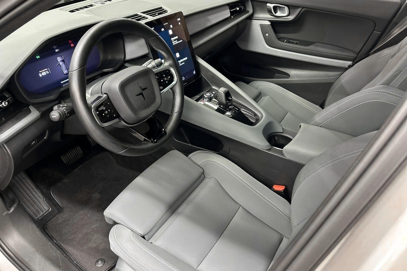 POLESTAR 2 iso kuva 18