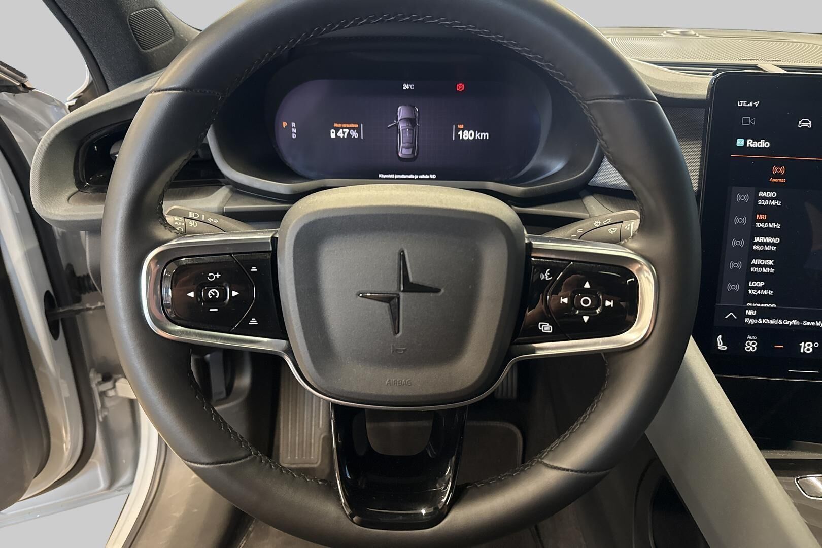 POLESTAR 2 iso kuva 20
