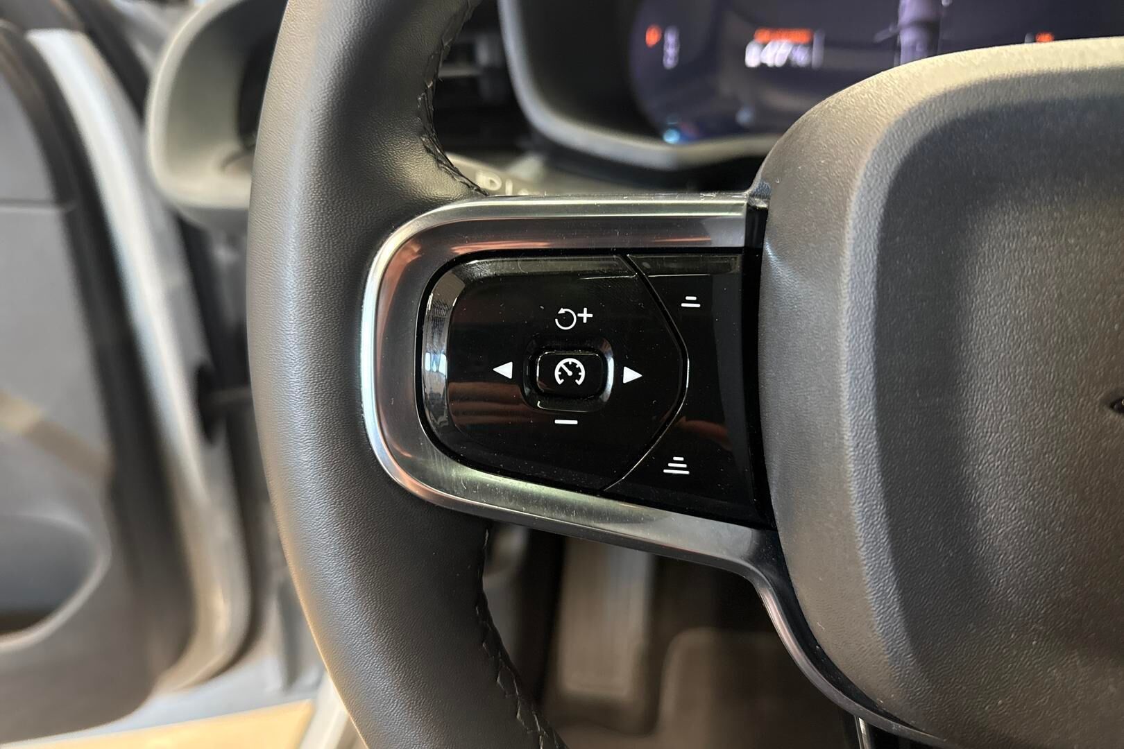 POLESTAR 2 iso kuva 21