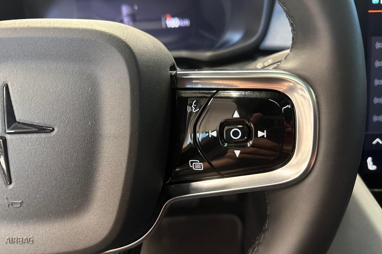 POLESTAR 2 iso kuva 22