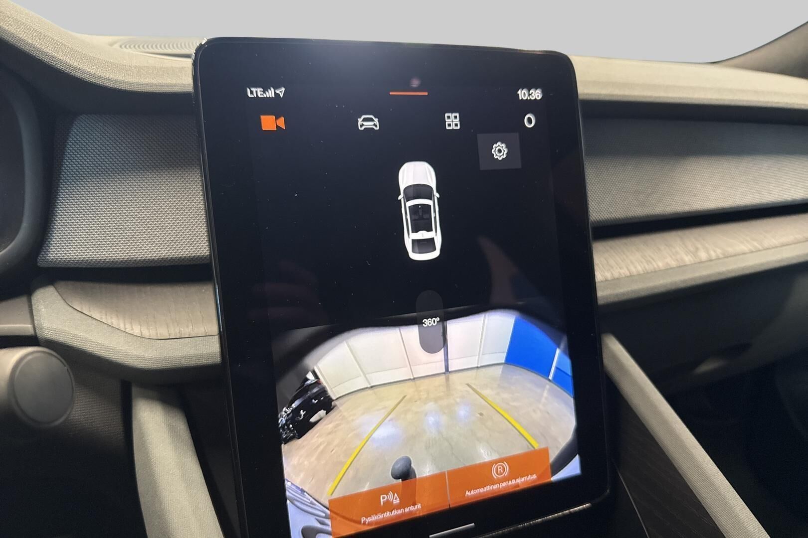 POLESTAR 2 iso kuva 24