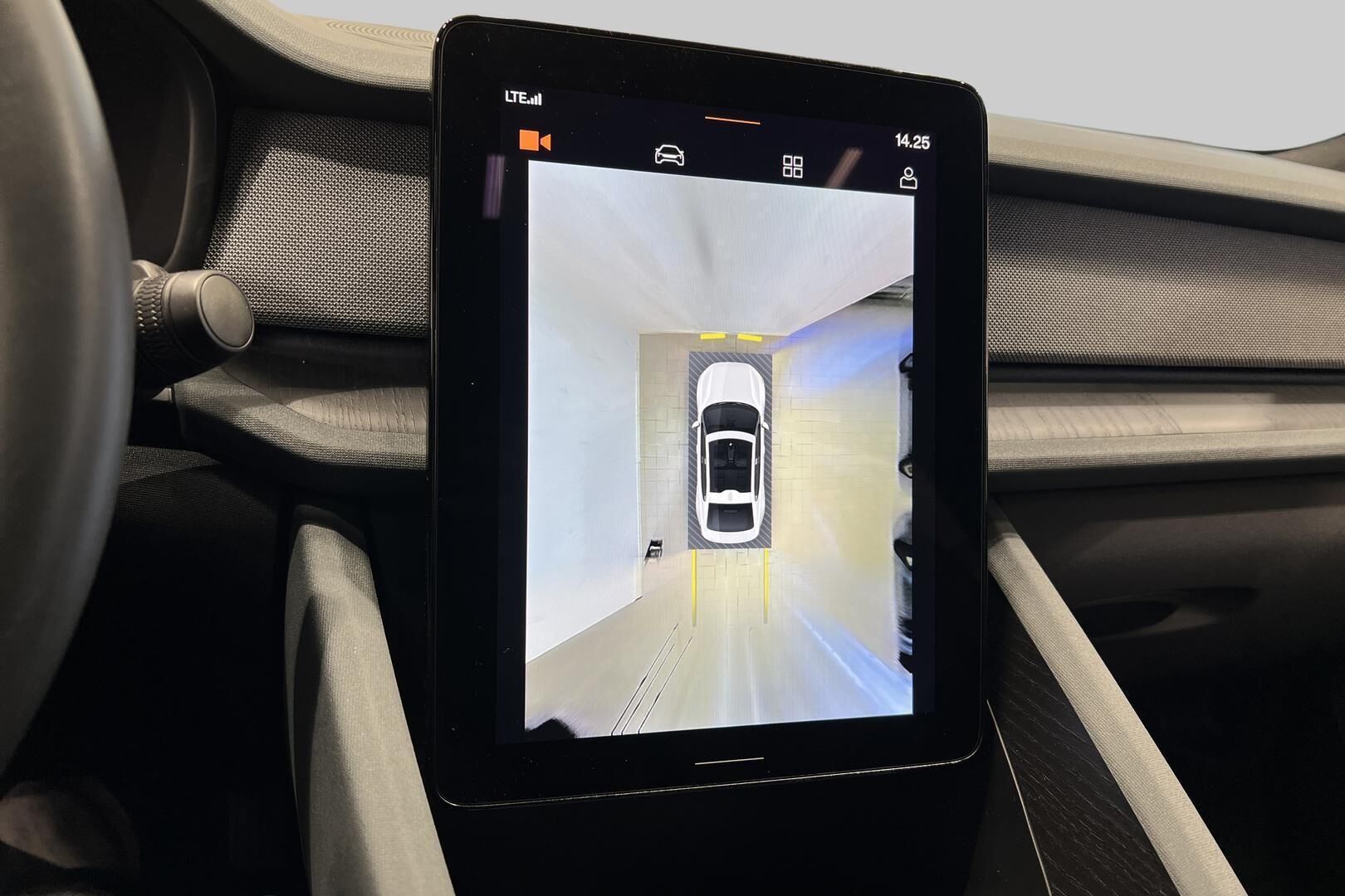 POLESTAR 2 iso kuva 15