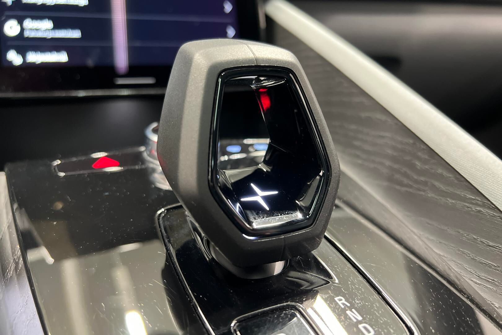 POLESTAR 2 iso kuva 24