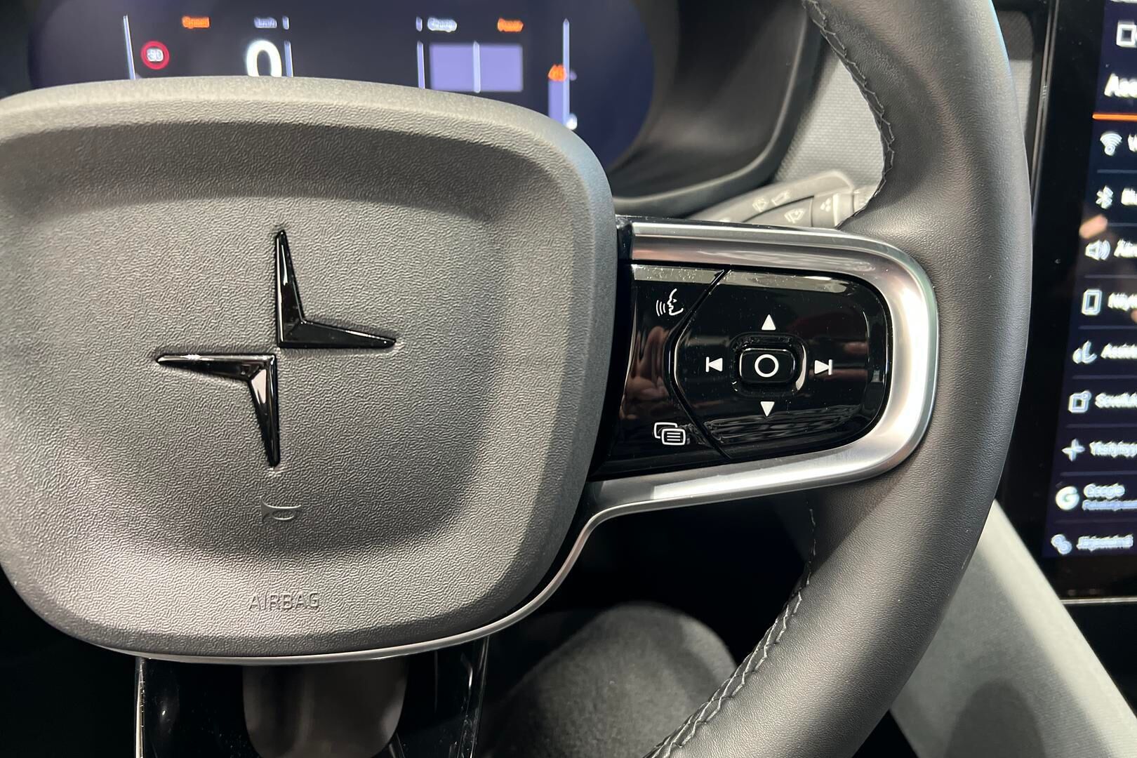 POLESTAR 2 iso kuva 26
