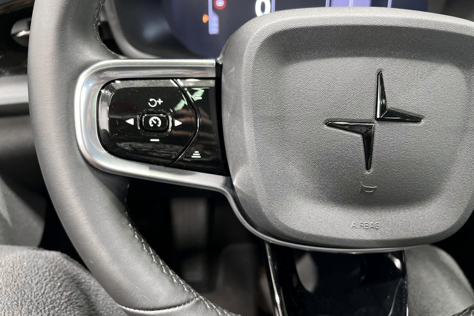 POLESTAR 2 iso kuva 27