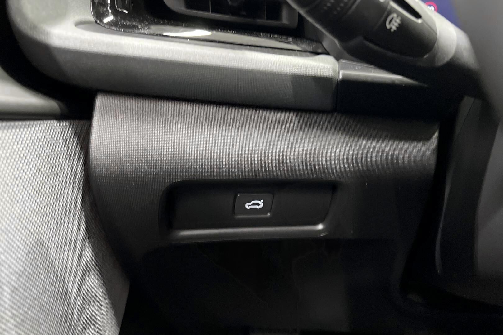 POLESTAR 2 iso kuva 28