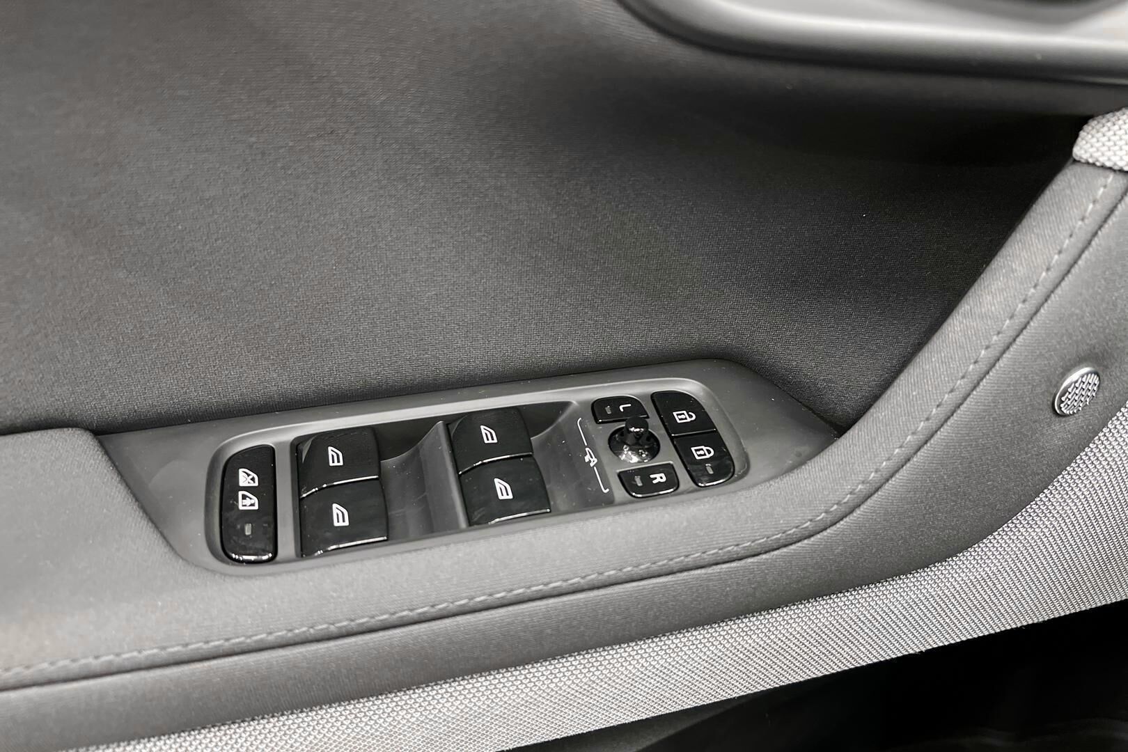 POLESTAR 2 iso kuva 29