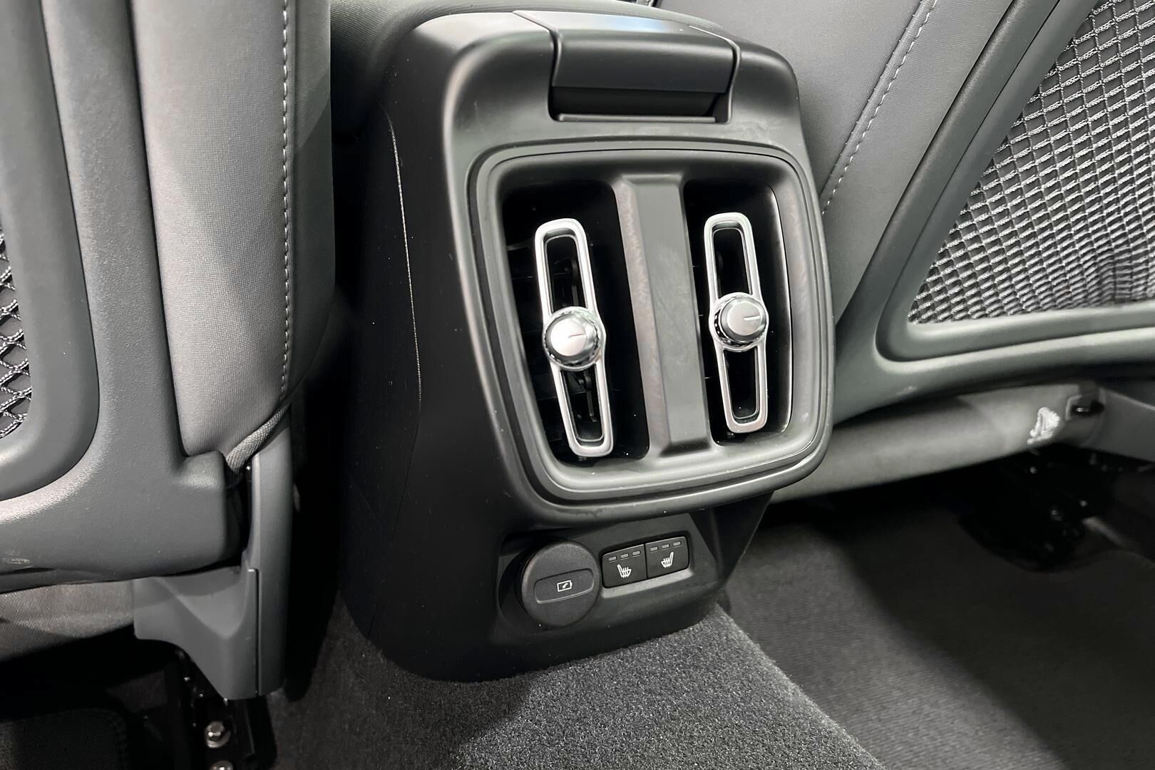 POLESTAR 2 iso kuva 31