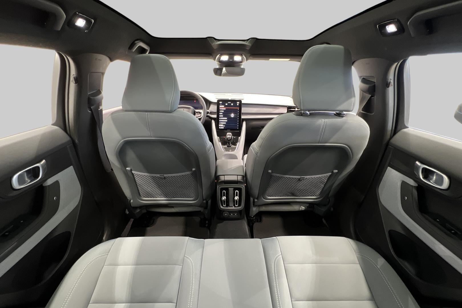 POLESTAR 2 iso kuva 34