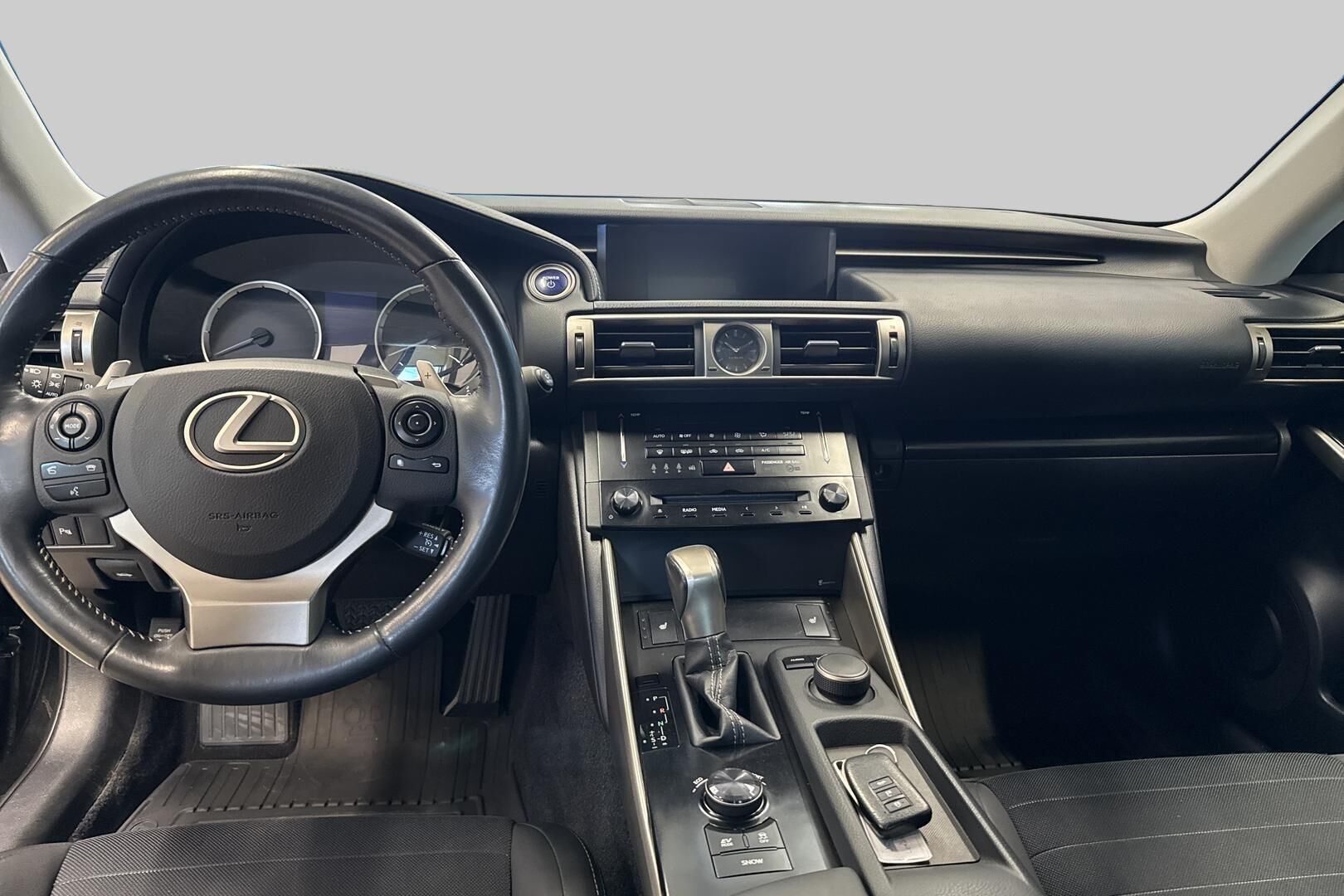 LEXUS IS iso kuva 11