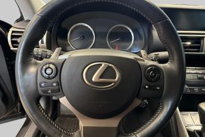 LEXUS IS esikatselu 16