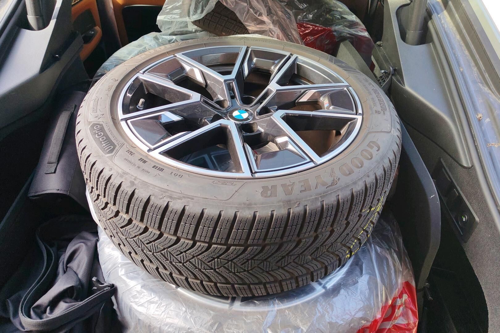 BMW I4 M50 iso kuva 10