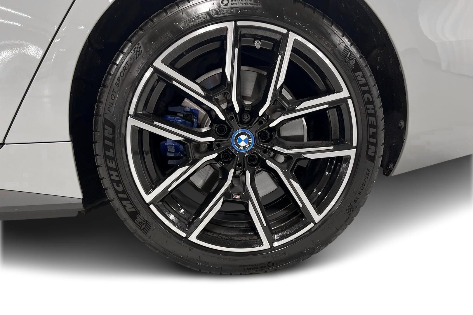 BMW I4 M50 iso kuva 12