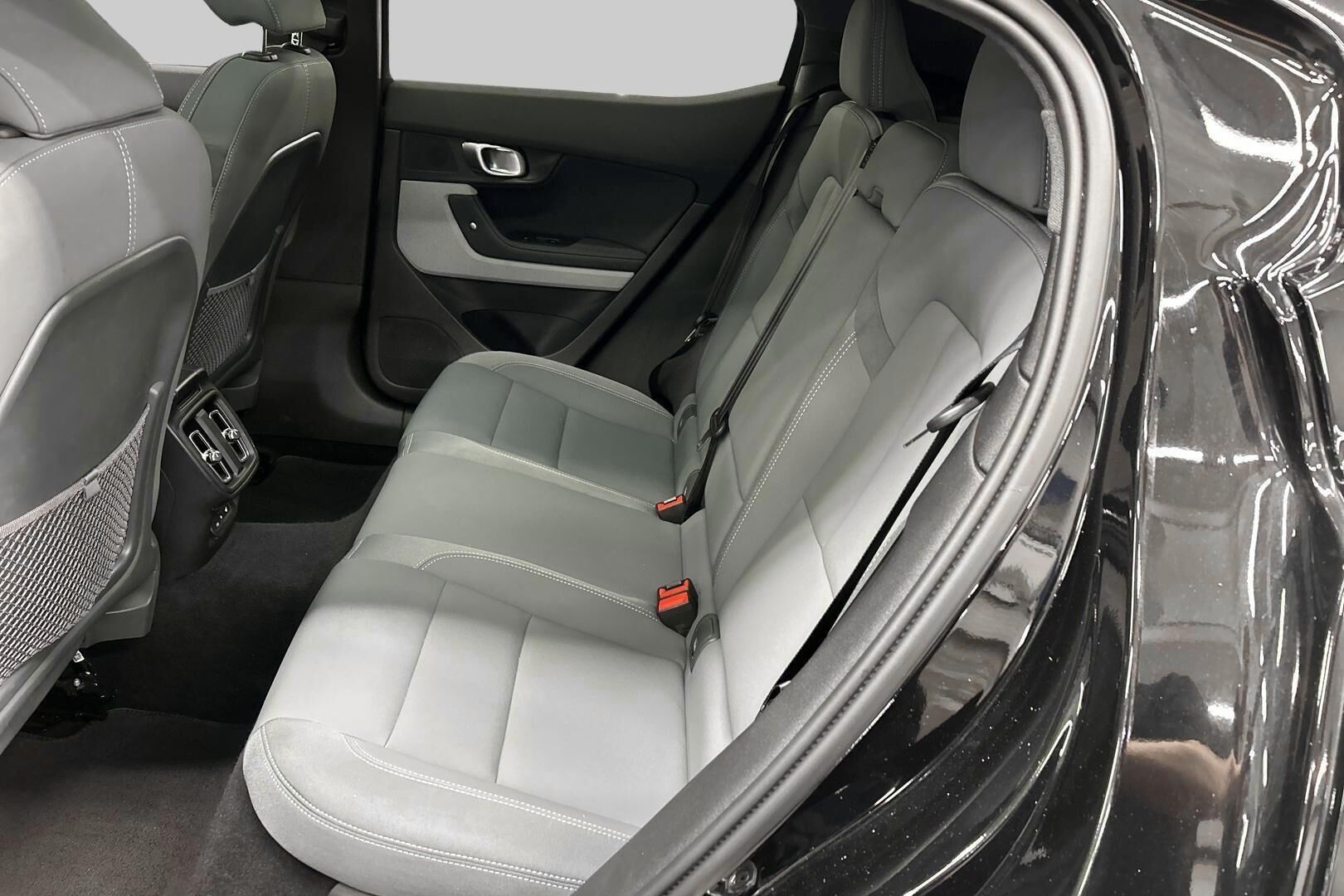 POLESTAR 2 iso kuva 10