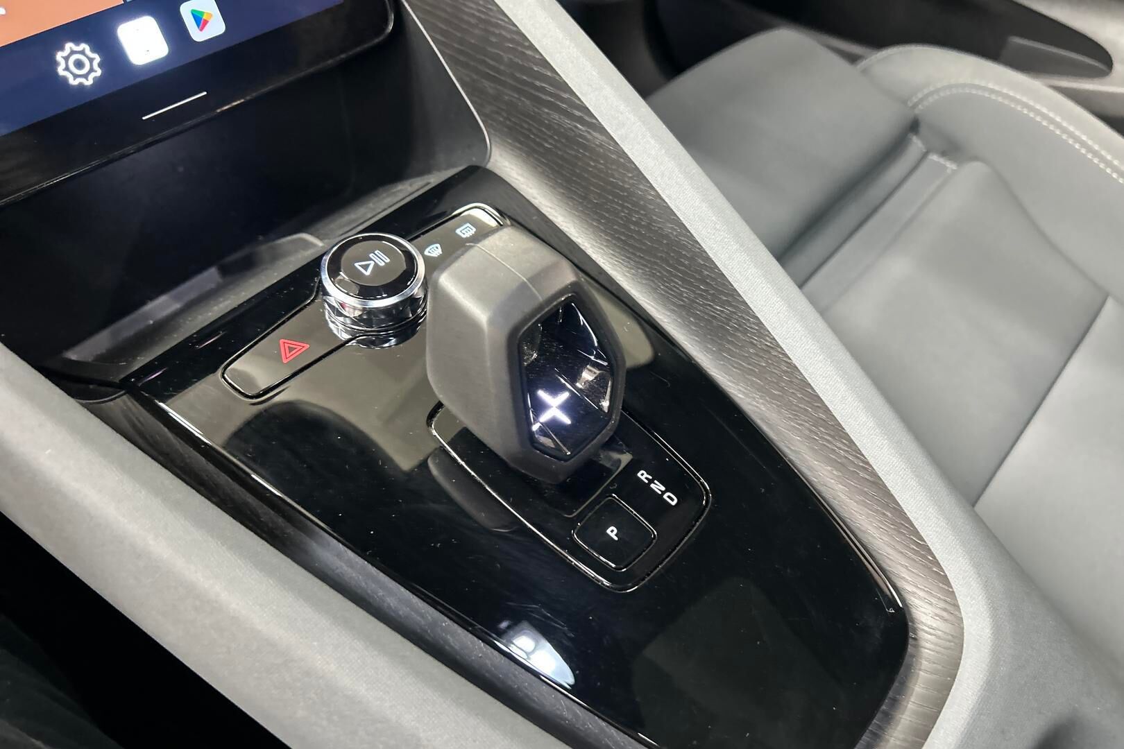 POLESTAR 2 iso kuva 16